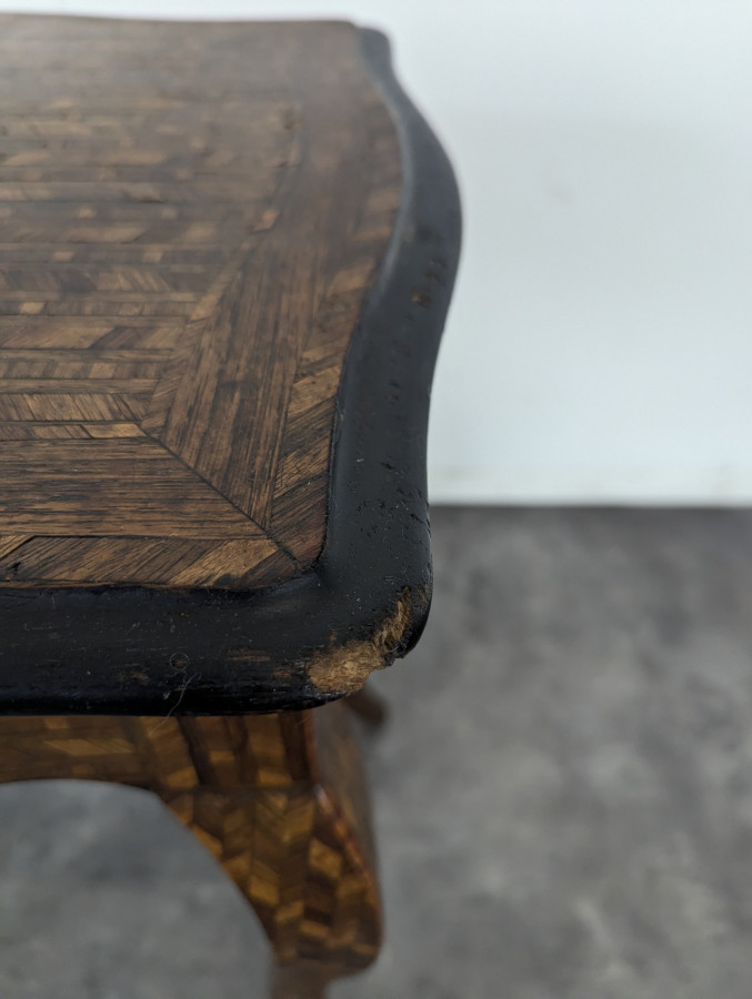 Travailleuse en marqueterie de style Transition