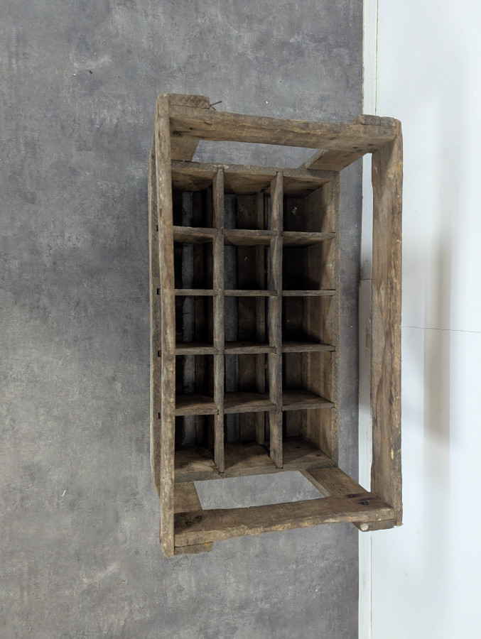 Casier à bouteilles des années 40