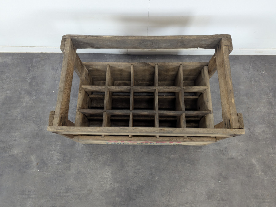 Casier à bouteilles des années 40