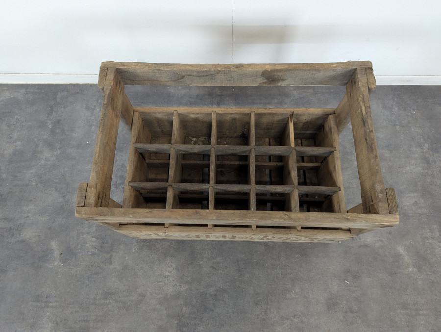 Casier à bouteilles des années 40