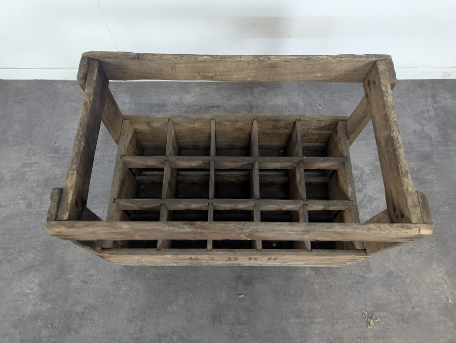 Casier à bouteilles des années 40