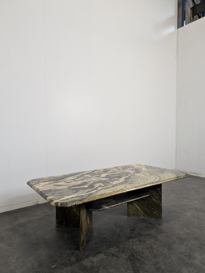 Table basse des années 80 marbre sicilien édition Roche Bobois