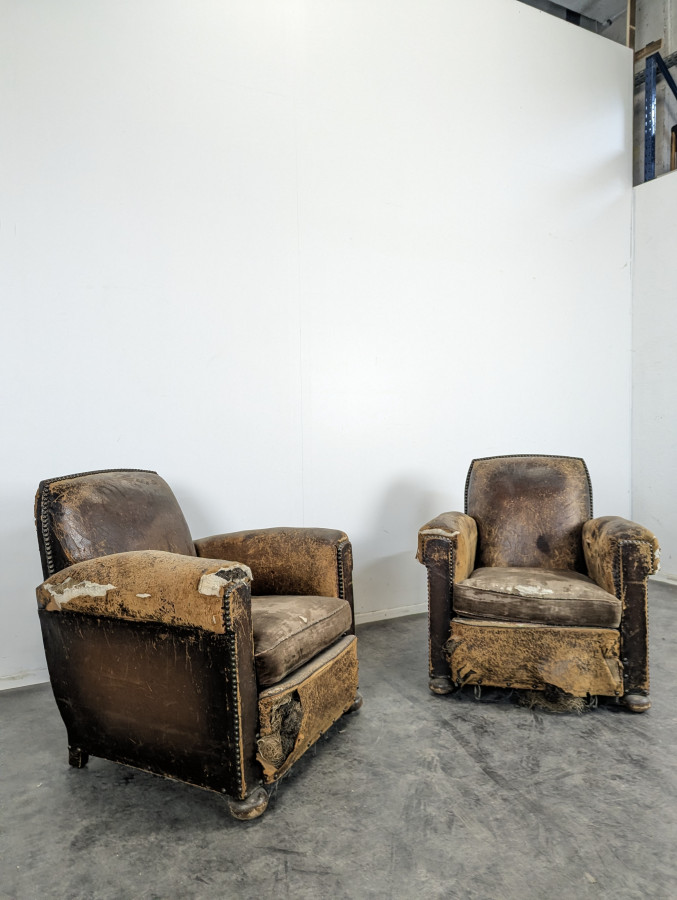 Paire de fauteuils club en cuir