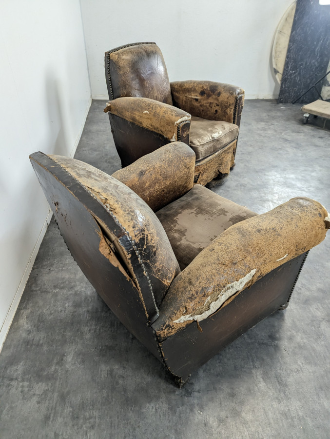 Paire de fauteuils club en cuir