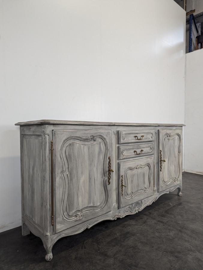 Buffet de style Louis XV patiné