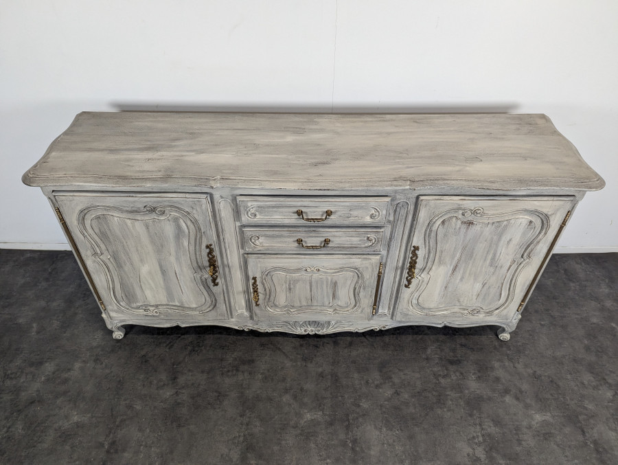 Buffet de style Louis XV patiné