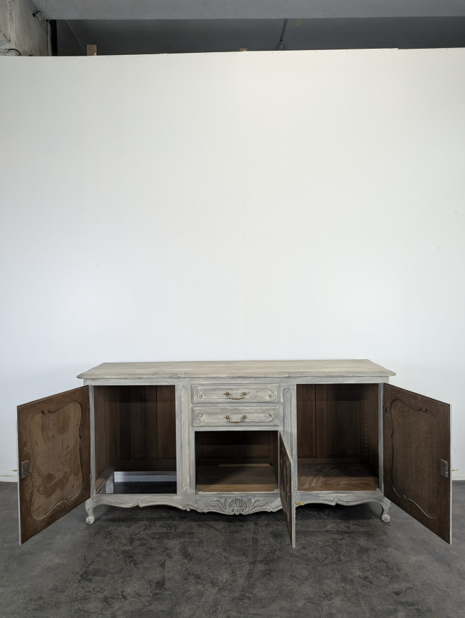 Buffet de style Louis XV patiné