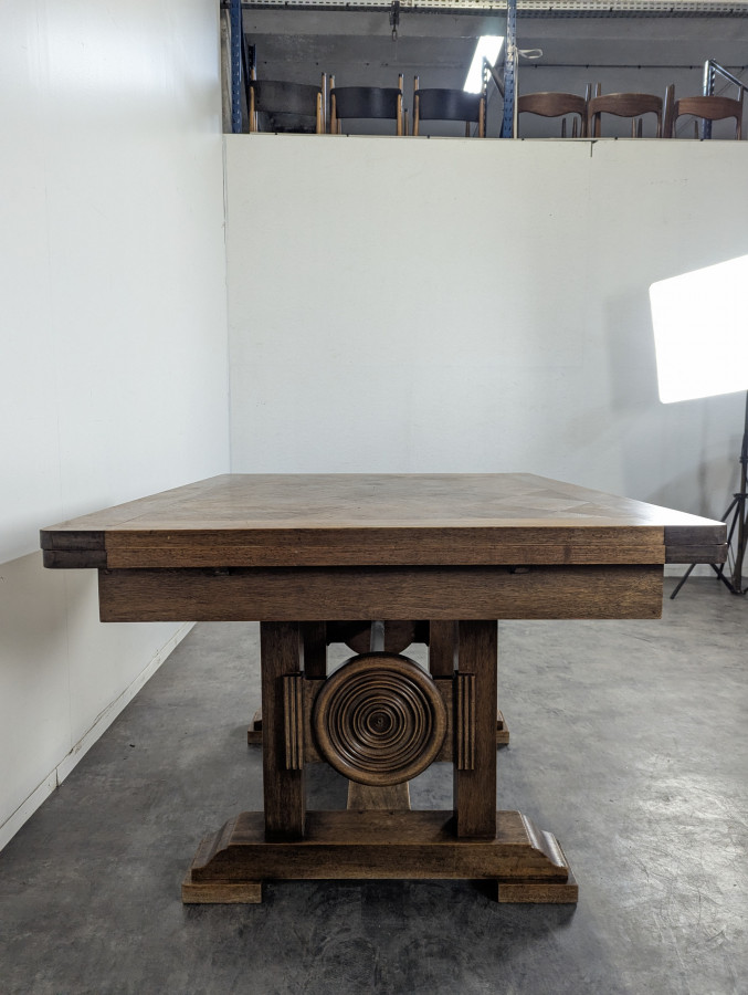 Table extensible en Noyer dans l'esprit de Dudouyt