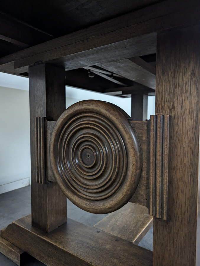 Table extensible en Noyer dans l'esprit de Dudouyt