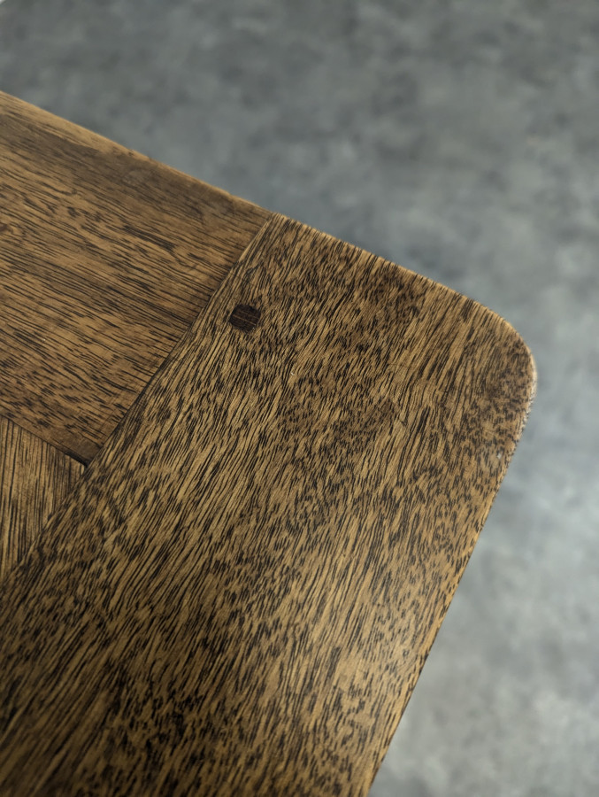 Table extensible en Noyer dans l'esprit de Dudouyt