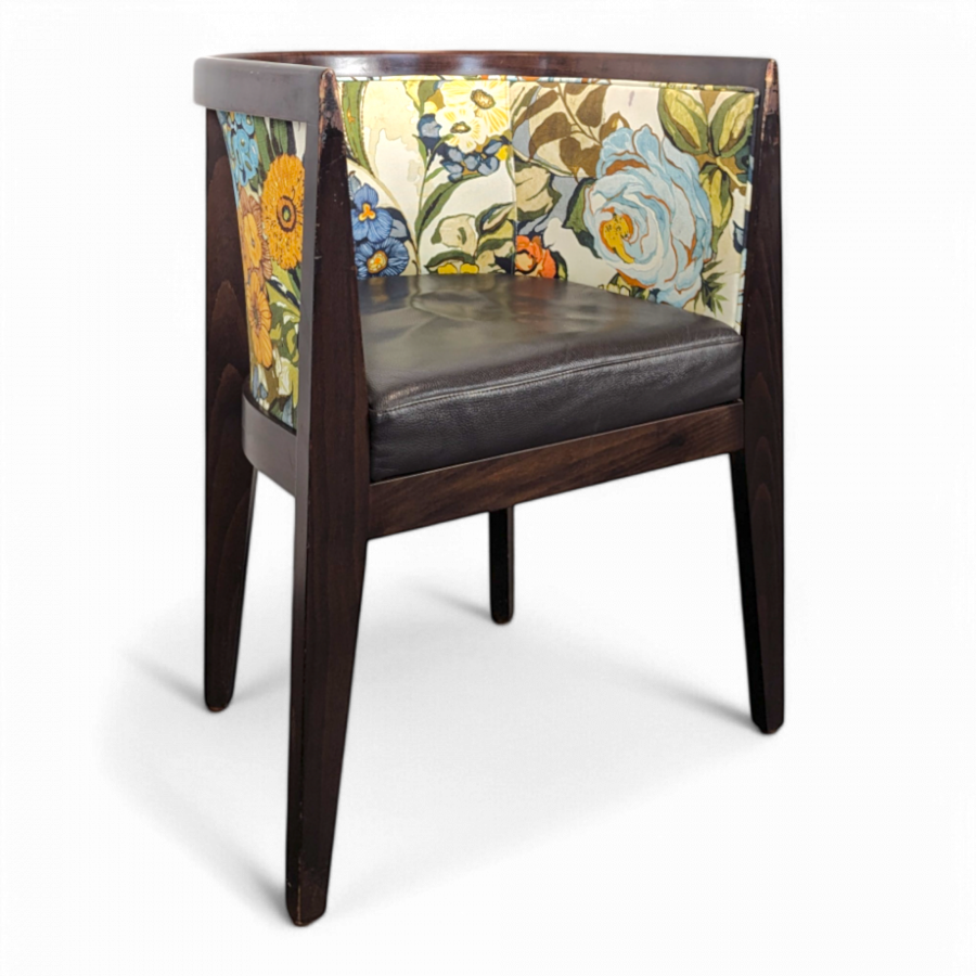 Fauteuil de restaurant motif florale en quantité