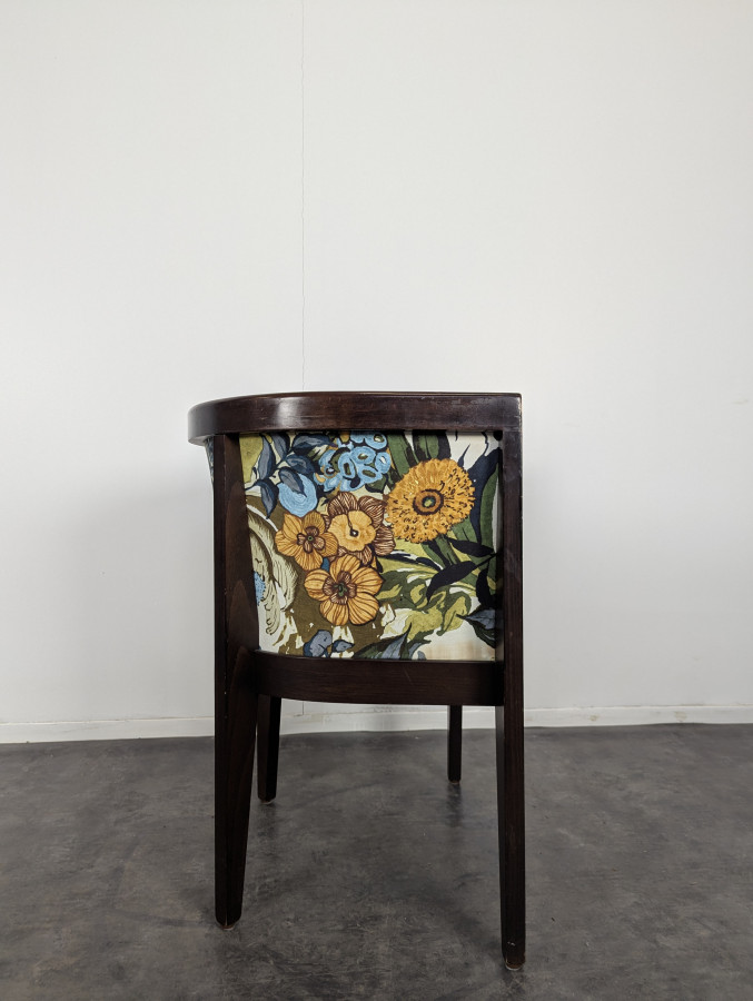 Fauteuil de restaurant motif florale en quantité