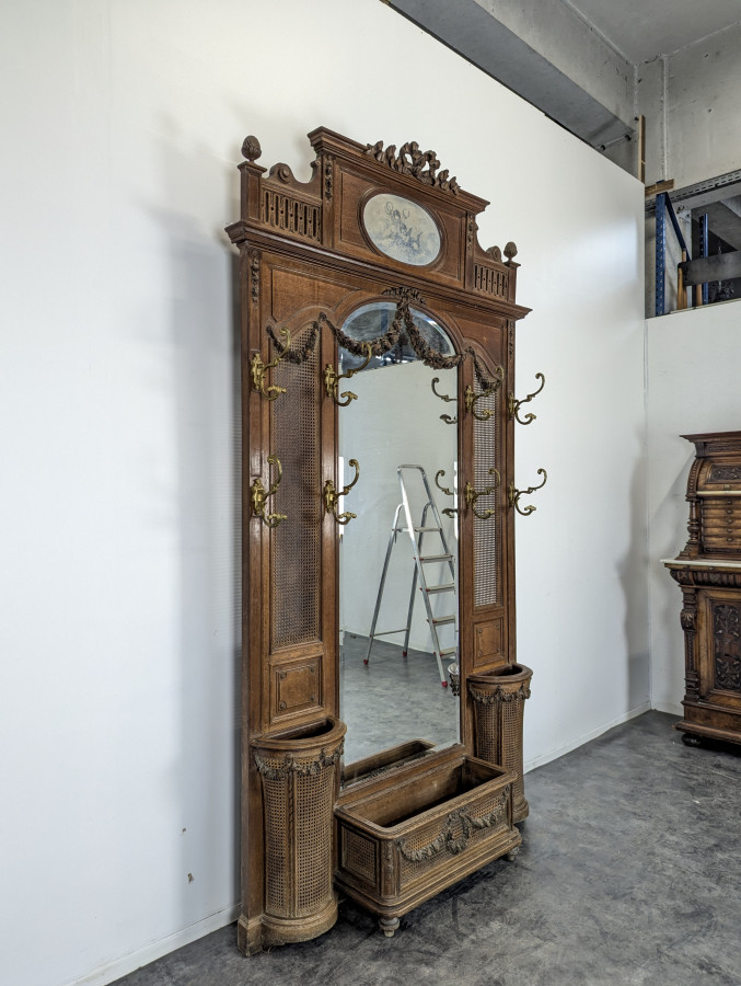 Vestiaire porte manteaux de style Louis XVI canné en chêne