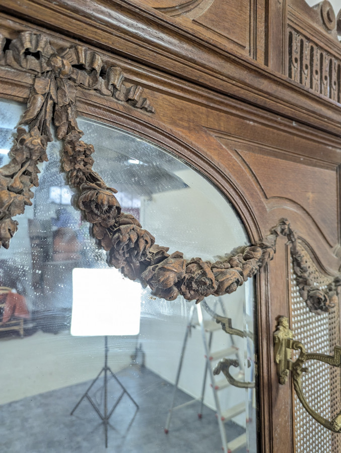 Vestiaire porte manteaux de style Louis XVI canné en chêne