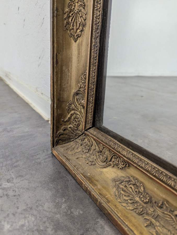 Miroir époque Restauration en Stuc et Bois doré