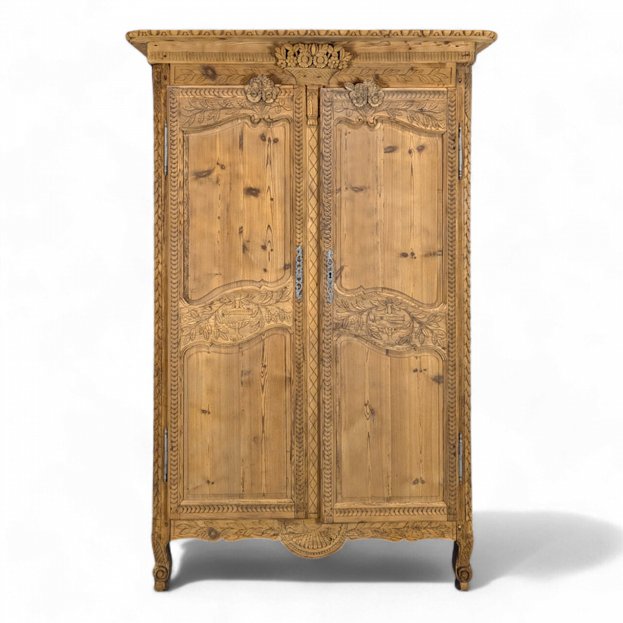 Armoire Normande en Sapin décapée