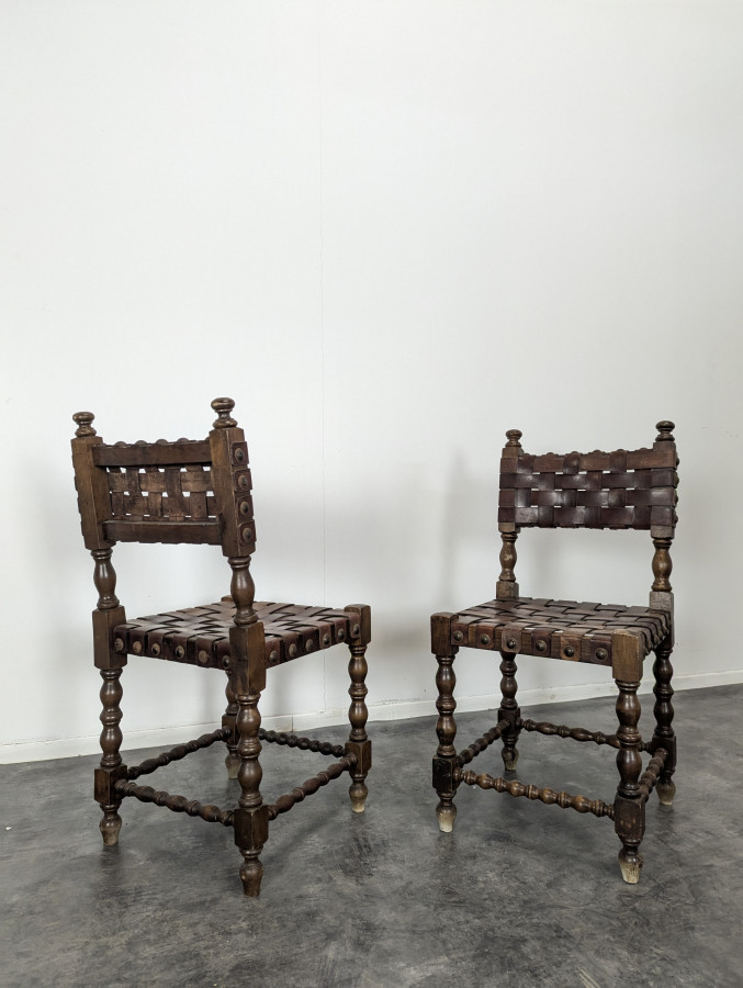 Paire de chaises style Espoagnole en sangles de cuir
