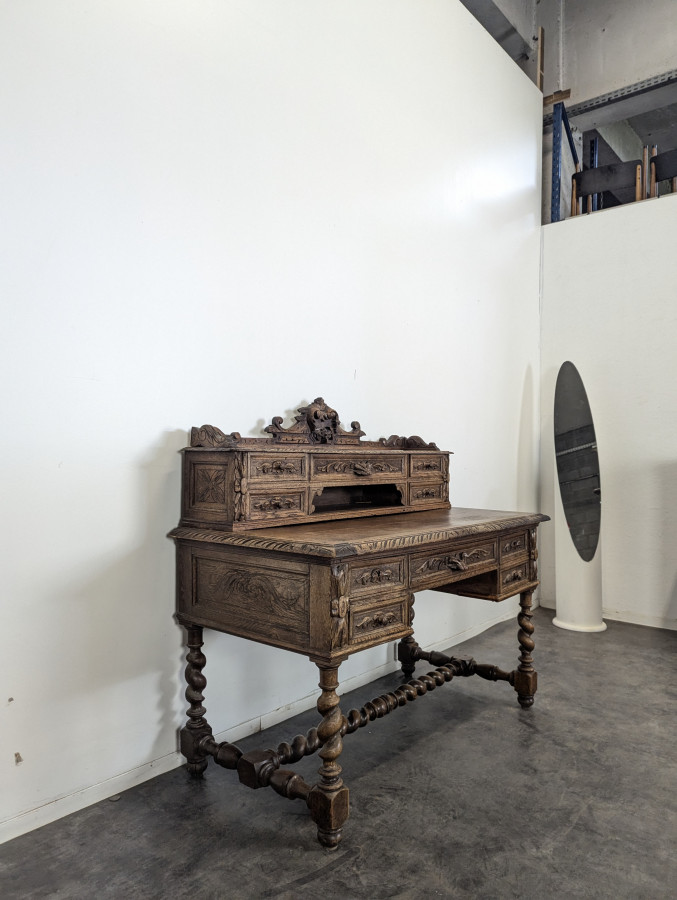Bureau de style Louis XIII en chêne