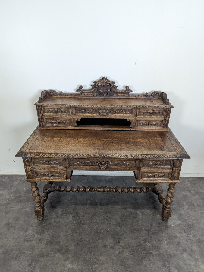 Bureau de style Louis XIII en chêne