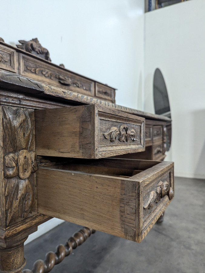 Bureau de style Louis XIII en chêne