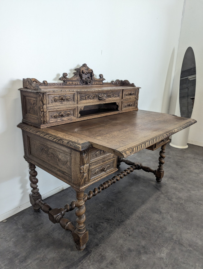 Bureau de style Louis XIII en chêne
