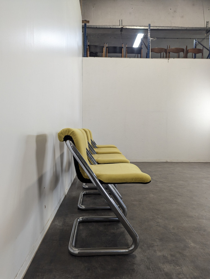 Série de 4 chaises DLG Gamma Par Ion Alin Gheorghiu