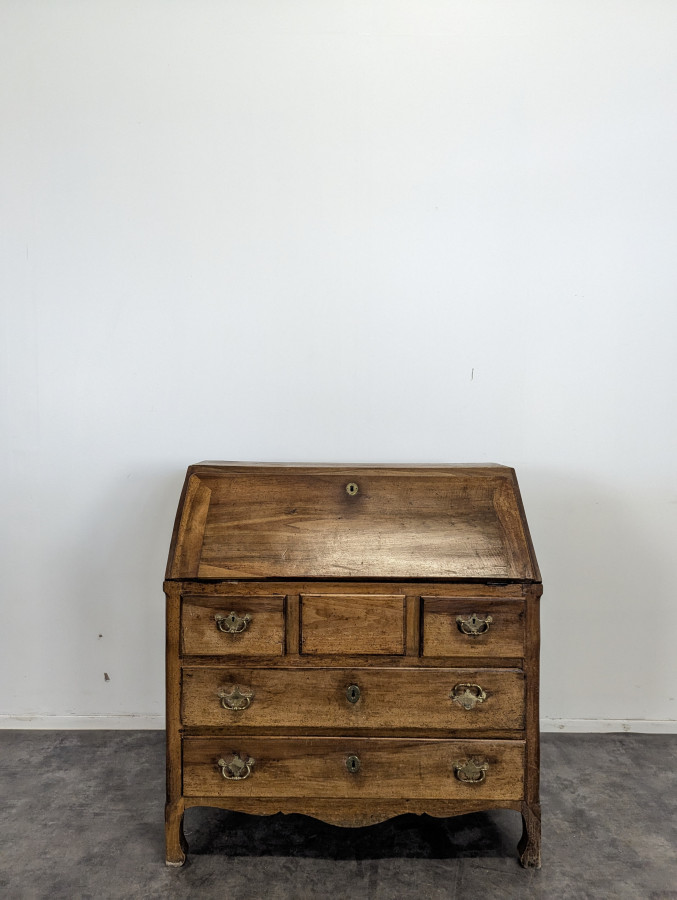 Bureau à pente du XVIII ème en noyer massif à tiroir secret