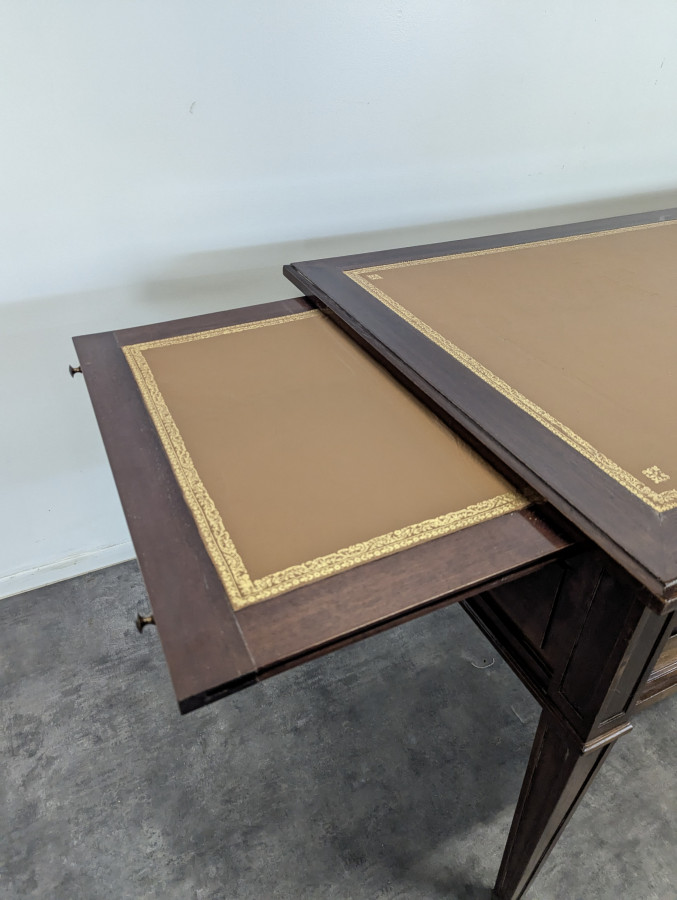 Bureau de style Louis XVI en Acajou