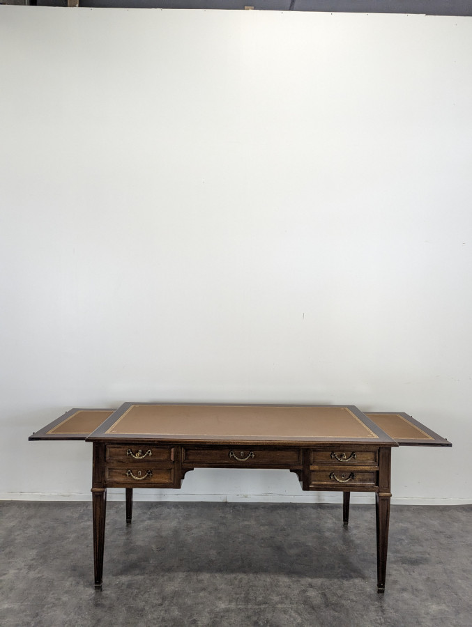 Bureau de style Louis XVI en Acajou