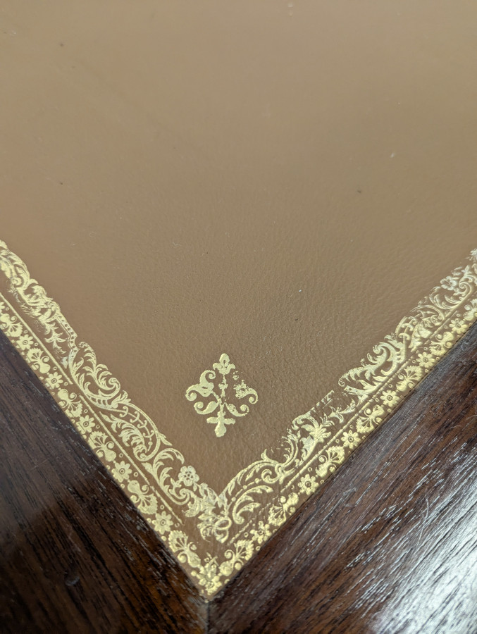 Bureau de style Louis XVI en Acajou