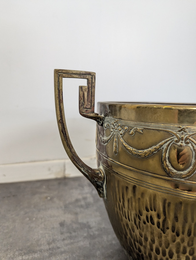 Cache pot en cuivre martelé