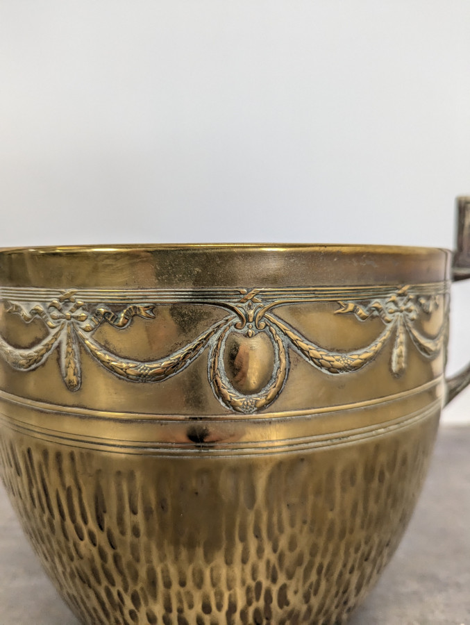 Cache pot en cuivre martelé