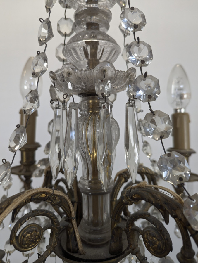 Lustre à pampilles en cristal monture bronze et fût à balustre