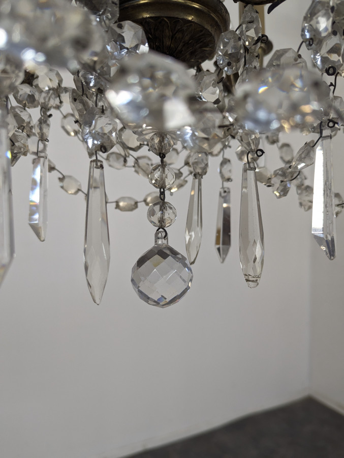 Lustre à pampilles en cristal monture bronze et fût à balustre