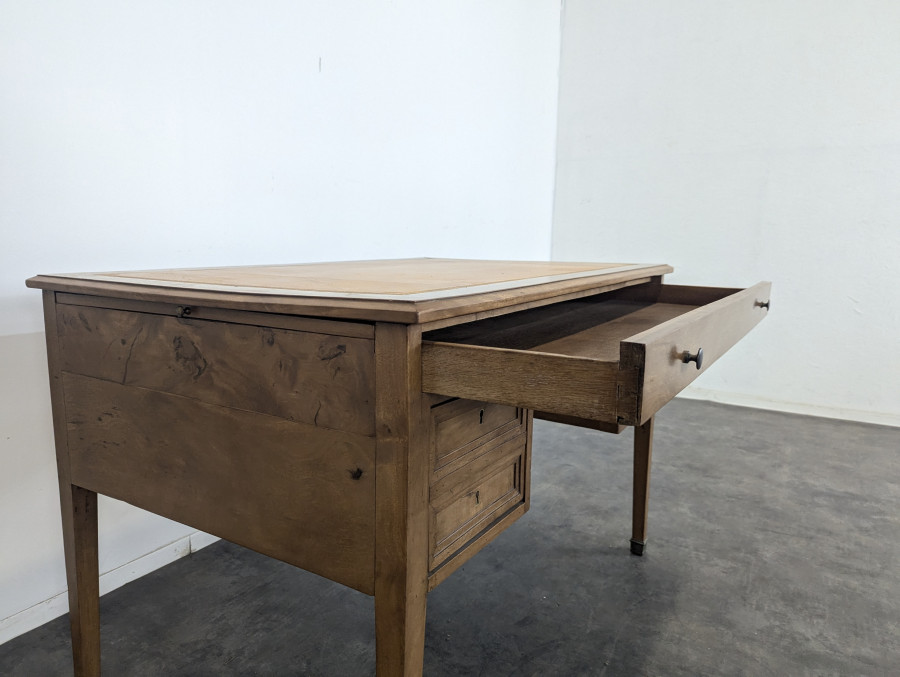 Bureau de style Directoire en Acajou blond