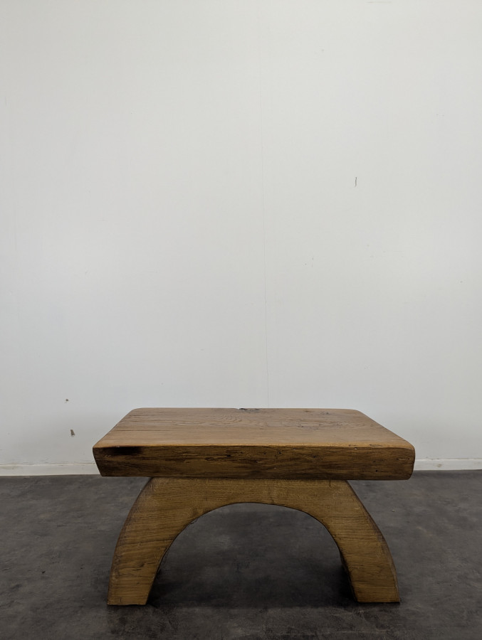 Table basse brutaliste en chêne massif