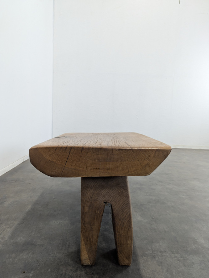 Table basse brutaliste en chêne massif