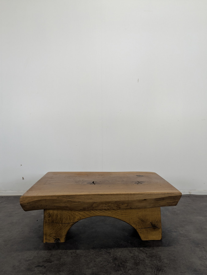 Table basse brutaliste en chêne massif