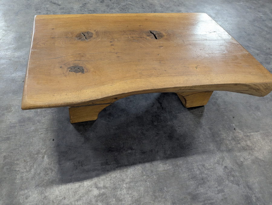 Table basse brutaliste en chêne massif