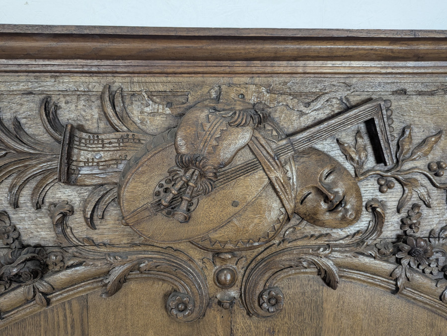Boiserie en chêne massif aux allégories des Arts