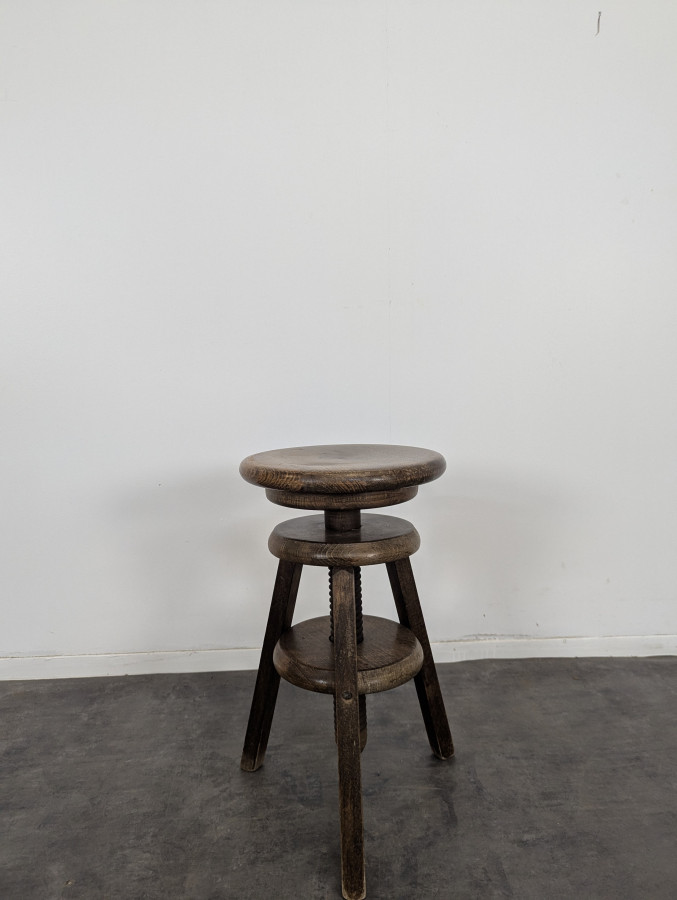 Tabouret brutaliste réglable