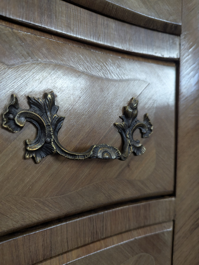 Commode de style Louis XV en marqueterie