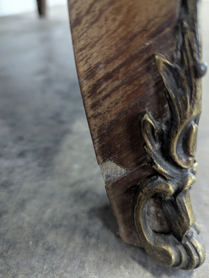 Commode de style Louis XV en marqueterie