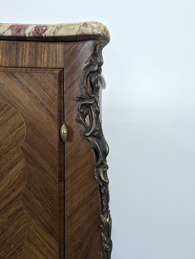 Buffet de style Louis XV en marqueterie
