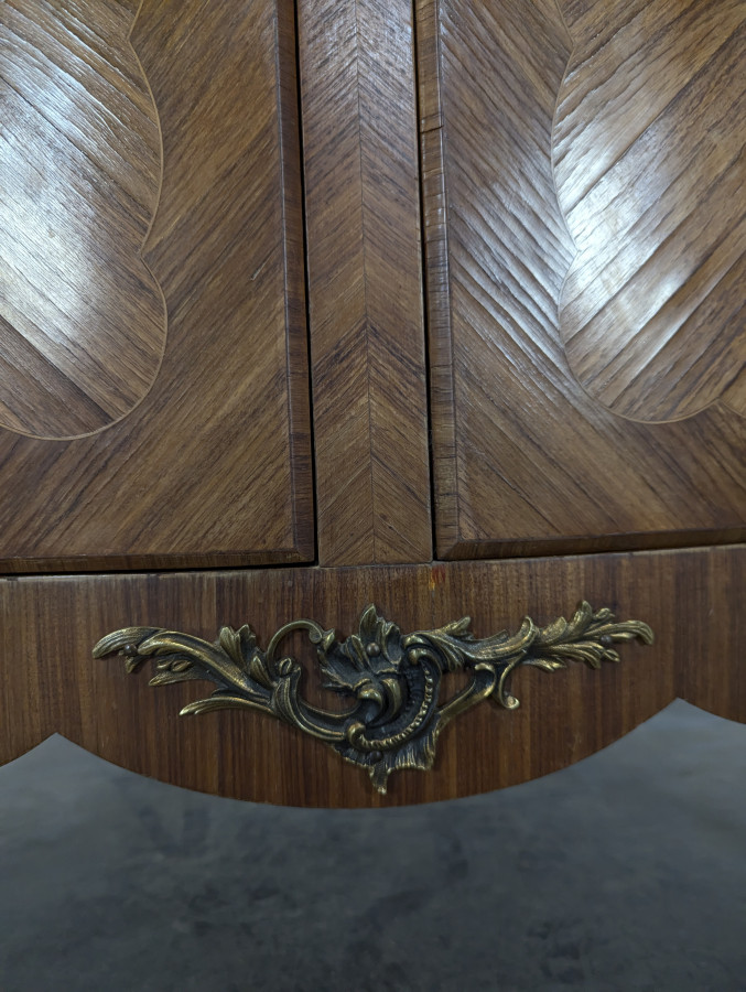 Buffet de style Louis XV en marqueterie