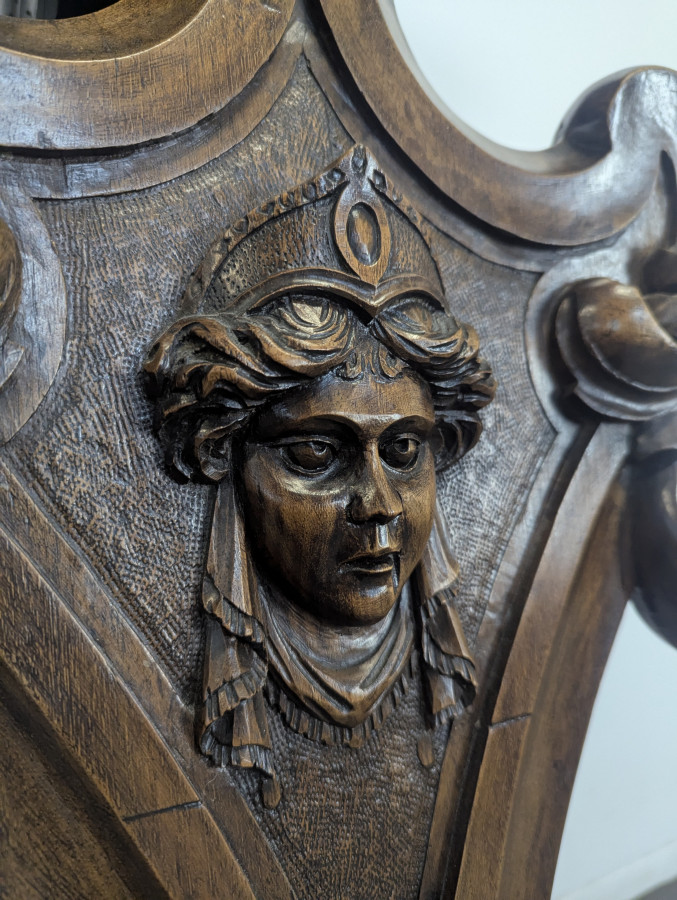 Sellette de style Renaissance en Noyer