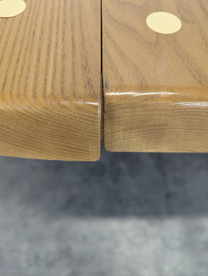 Table ronde en orme massif Seltz