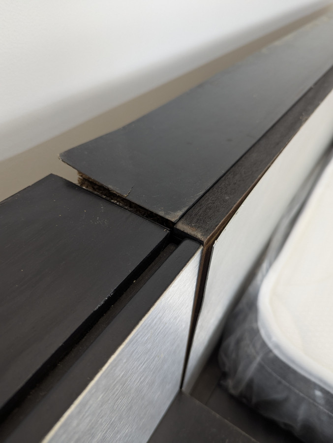 Lit et chevet en alluminium brossé Roche Bobois Camora Nova