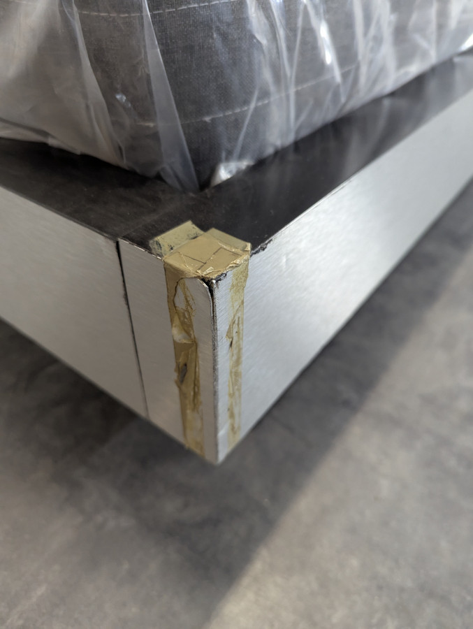Lit et chevet en alluminium brossé Roche Bobois Camora Nova