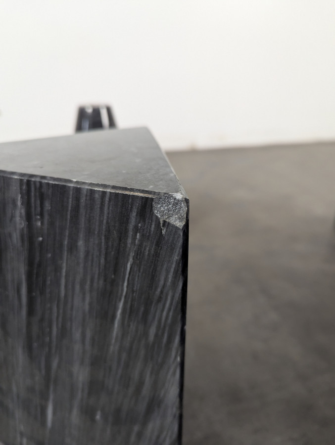 Table basse en marbre formes géométriques